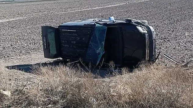 Konya'da yoldan çıkan kamyonet devrildi: 4 kişi yaralı