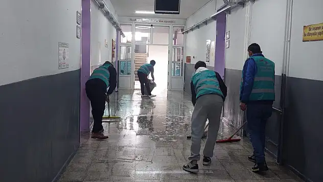 Konya'da yükümlüler okulları yeni döneme hazırladı