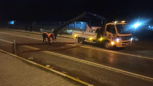 Konya'da yürekler ağza geldi! Şiddetli rüzgar ortalığı birbirine kattı