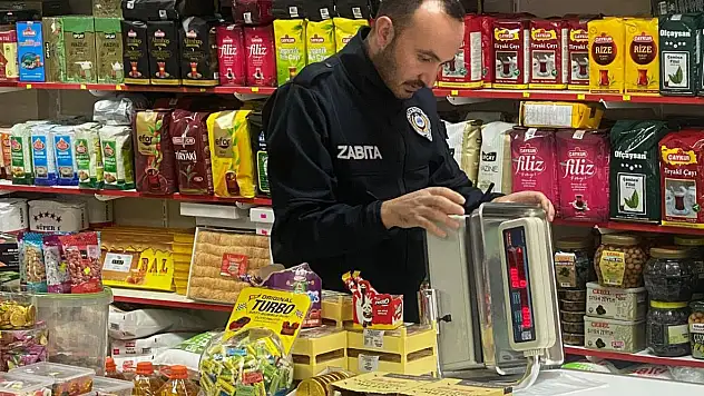 Konya'da zabıta ekiplerinden sıkı denetim: Esnafa hijyen ve etiket kontrolü