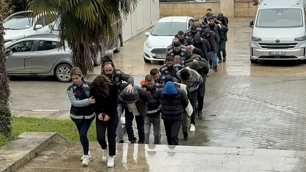 Konya dahil 13 ilde milyonluk araç vurgunu: 30 kişiden 13'ü adliyeye sevk edildi