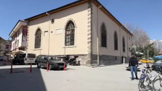 Konya'daki Asırlık Zaman Göstergesi: Hacı Hasan Camii ve Güneş Saati