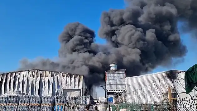Konya'daki fabrikada çıkan yangın paniğe yol açtı