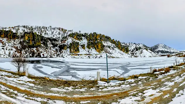 Konya'daki gölet buz kapladı: Doğal güzelliğiyle büyüledi!