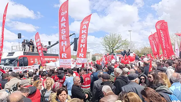 Konya'daki mitingde, tencereli protesto: 'Tencere, yıkana, yıkana küçüldü'