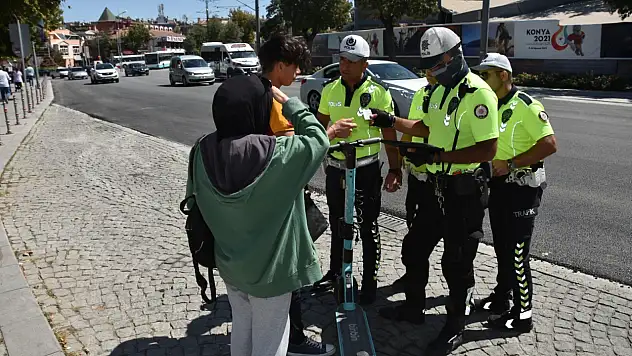 Konya'daki uzman isim uyardı: E-scooter kullanımında yaş ve hız sınırına dikkat!