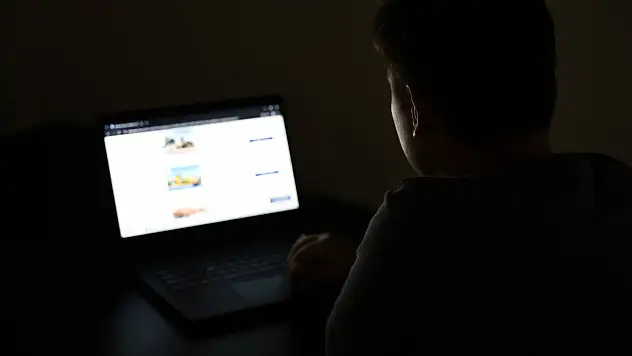 Konya'daki uzman isimden kritik uyarı: 'Ağlarına düşürüp dolandırıyorlar'