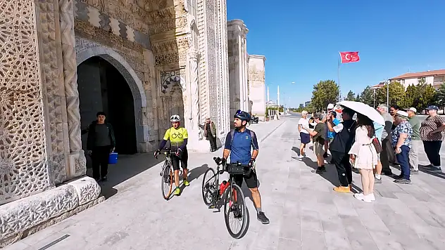 Konya'dan Kapadokya'ya pedal pedal umut taşıyor
