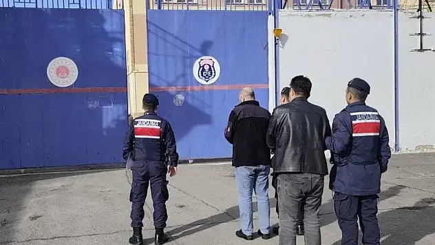 Konya'dan Nevheşir'e uyuşturucu sevkiyatı yapan 2 şüpheliye gözaltı