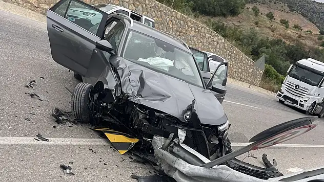 Konya'dan yola çıkan otomobil kaza yaptı: 8 yaralı