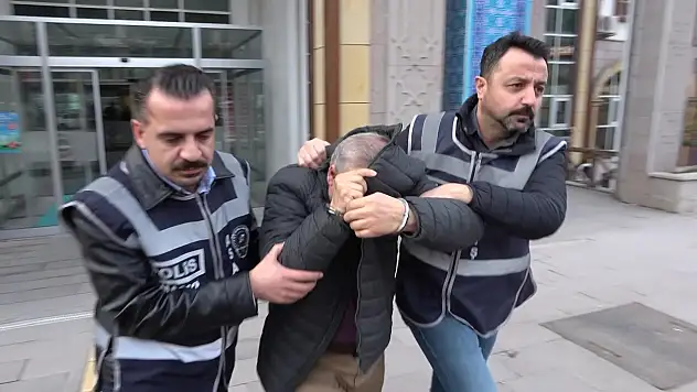 Konya'dan yola çıktı, polise başkasının kimliğini gösterince yakayı ele verdi