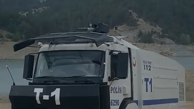 Konya Emniyeti Doğanhisar'daki yangına TOMA'yla destek veriyor!