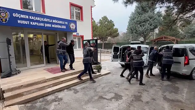 Konya Emniyeti göçmen kaçakçılarına geçit vermedi: 40 gözaltı, 8 tutuklama!