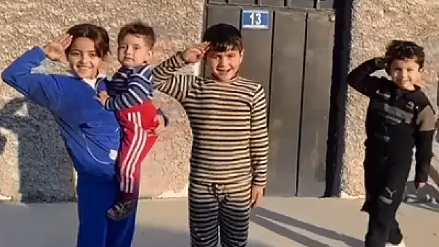 Konya Emniyeti'nden yürek ısıtan paylaşım: 'Bazen bir selam, her şeyi anlatır'