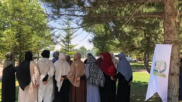 Konya Genç İHH'dan hanımlara özel geleneksel dönem açılış pikniği