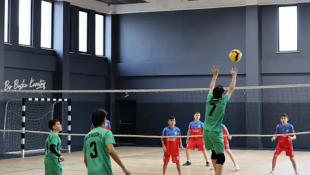 Konya gençleri voleybol sahasında buluştu