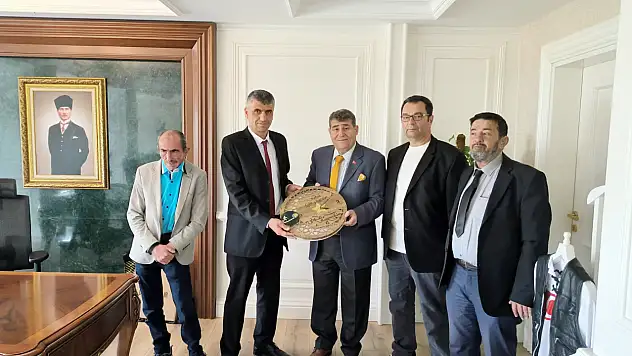 Konya Görmeyenler Derneği Genel Merkezinden Kaymakama Ziyaret   