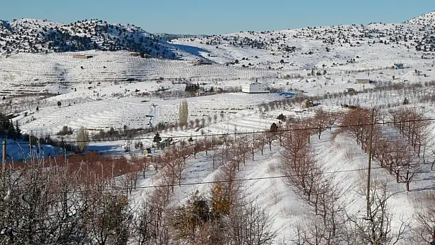 Konya Hadim'de kar toprağı besledi, üretici umutlu