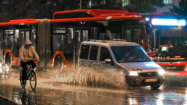 Konya için Meteoroloji'den uyarı üstüne uyarı: Şemsiye, yağmurluk ne varsa alın!
