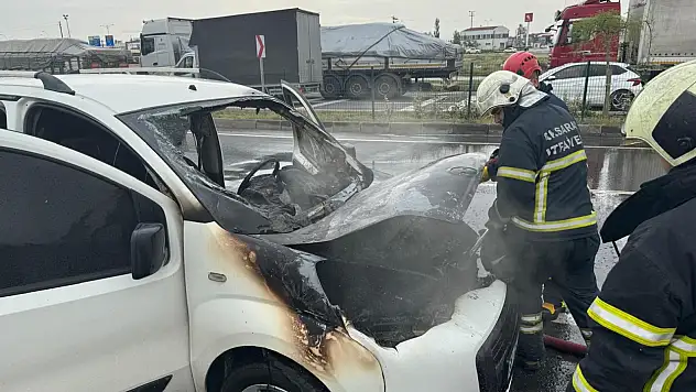 Konya Karayolu'nda araç alev aldı!