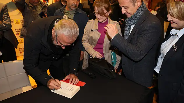 Konya Kitap Günleri devam ediyor: 300 yazar ve akademisyen kitapseverlerle buluşuyor