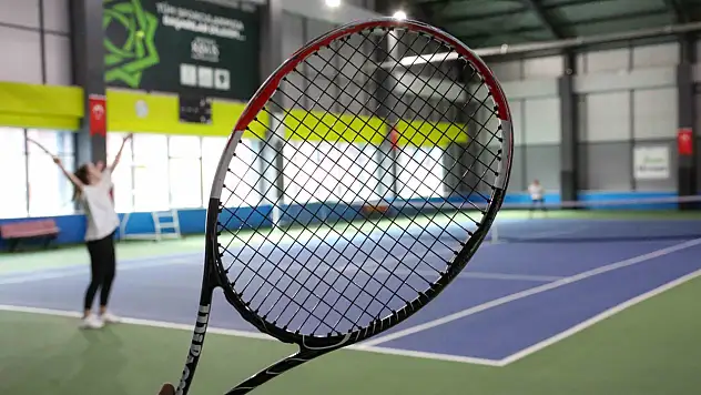 Konya Meram'da aile bağları tenisle güçleniyor