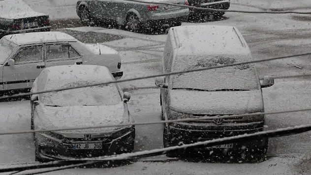 Konya'nın bu ilçesi yılın son gününde beyaza büründü