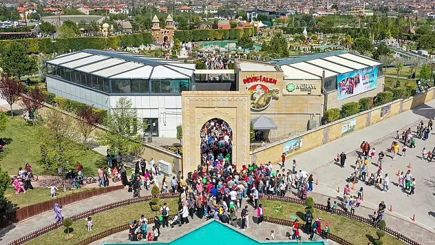 Konya'nın çekim merkezi: 80 Binde Devr-i Alem Parkı yazın gözdesi oldu