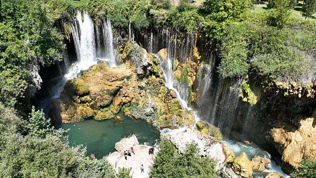 Konya'nın doğa harikası Yerköprü Şelalesi ilgi odağı!