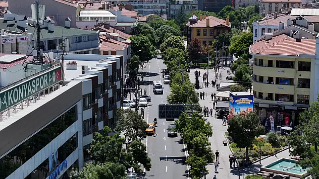 Konya'nın en yoğun caddesi yenilendi