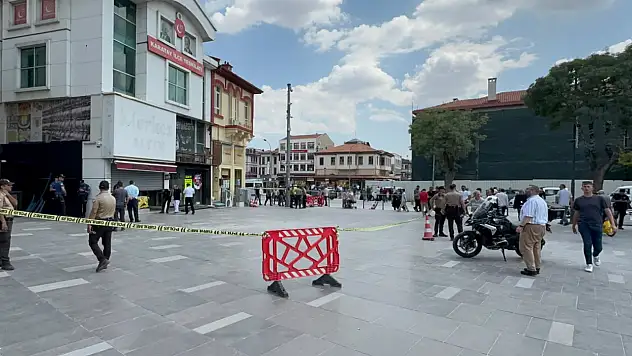 Konya'nın göbeğinde silahlı hesaplaşma! Kuyumcu ağır yaralandı