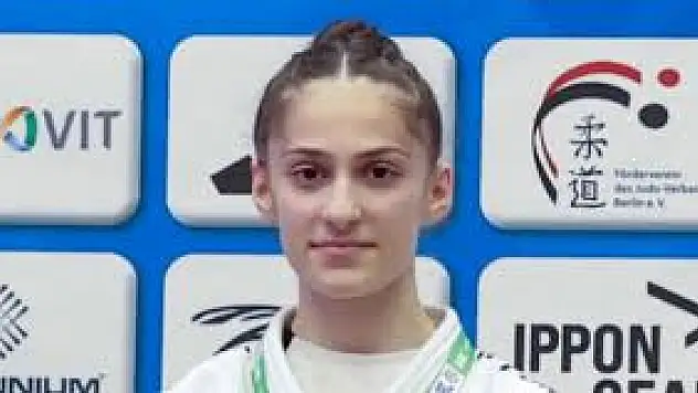 Konya'nın gururu Fatma Zehra Berlin'de şampiyon oldu