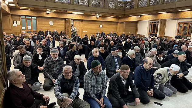 Konya'nın ilçelerinde ilk teravih namazı kılındı