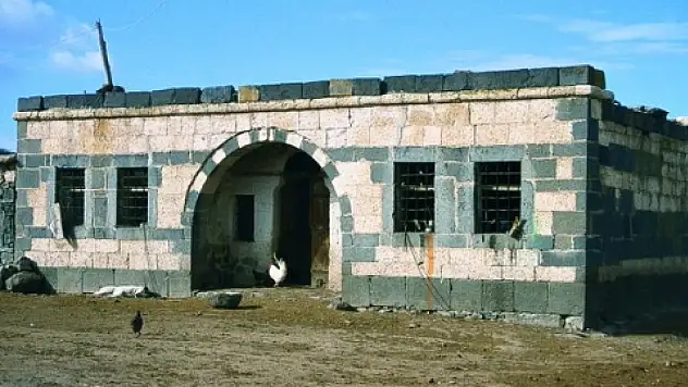 Konya'nın Işıklar Mahallesi'nde zamana direnen köy odası!