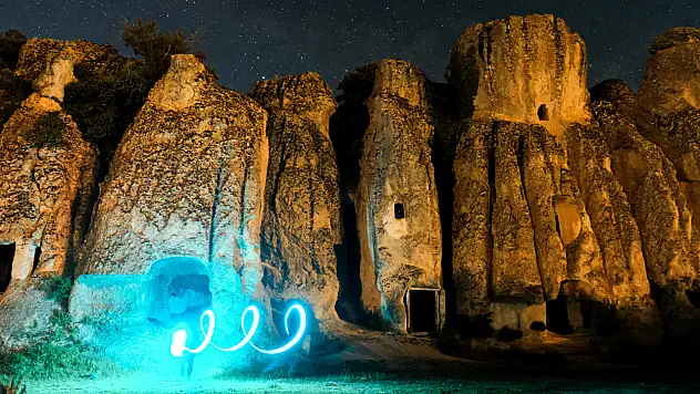 Konya'nın Kapadokya'sında gece büyüsü