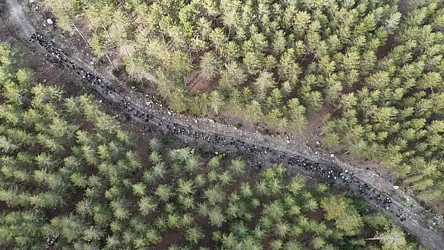Konya'nın kış turizmi yükseliyor: Yoğun katılımlı kar yürüyüşü büyüledi