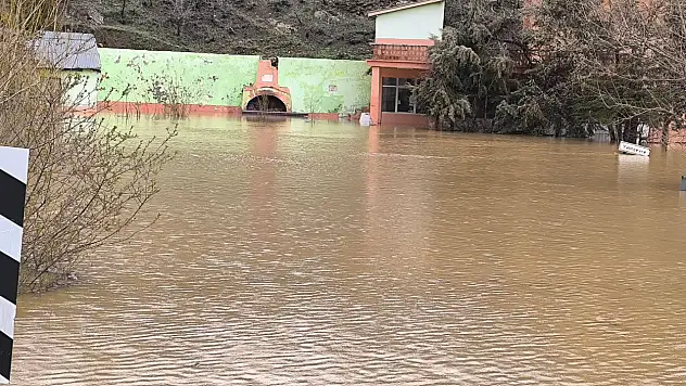Konya'nın kritik geçiş noktası sulara teslim oldu!
