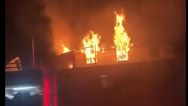 Konya'nın merkezinde korkutan yangın: Bölge güvenlik çemberinde!