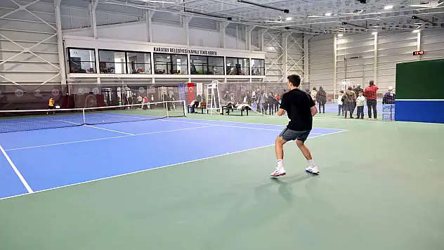 Konya'nın minik tenisçileri kupa için ter döktü