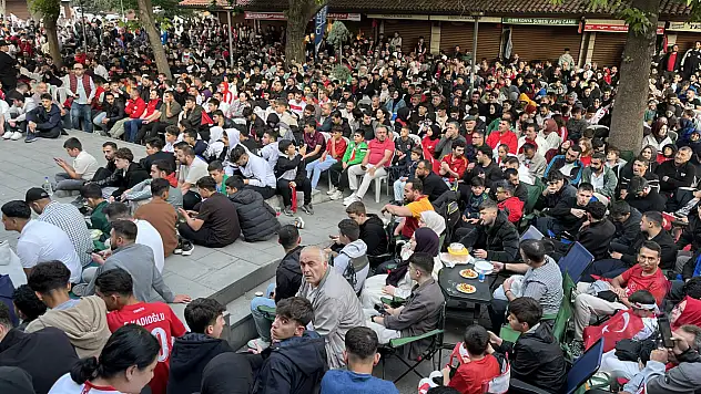 Konya'nın tarihi çarşısında milli maç heyecanı yaşandı