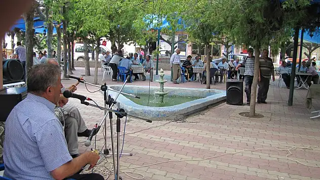 Konya'nın usta sesi Muzaffer Sarıkaya, Seydişehir'de gençlere ilham oluyor