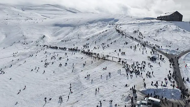 Konyalılar buraya akın ediyor! Adeta dolup taştı... Araba koyacak yer bulmakta zorlandılar