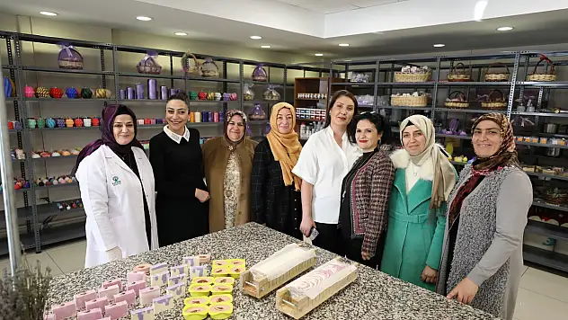 Konya protokol eşlerinden 'Atölye Karatay'a ziyaret