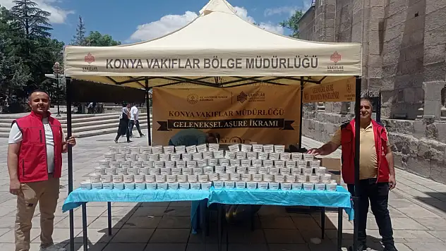 Konya ve çevre illerde vatandaşlara aşure ikram edildi