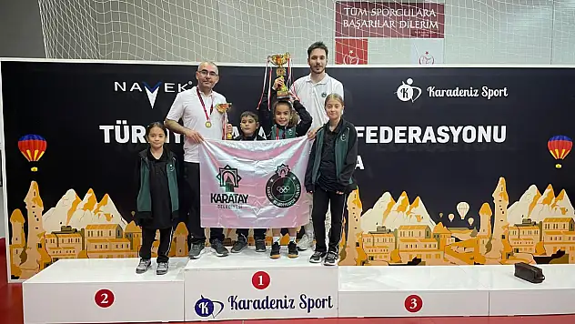 Konya'ya çifte gurur! Karatay'ın minik raketleri Türkiye Şampiyonu
