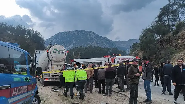 Konya'ya komşu ilde katliam gibi kaza: 7 kişi hayatını kaybetti!
