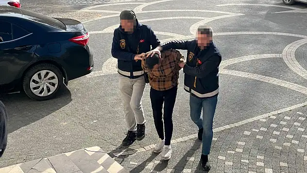 Konya'da enselendi! Valizden tam bin 400 tane çıktı