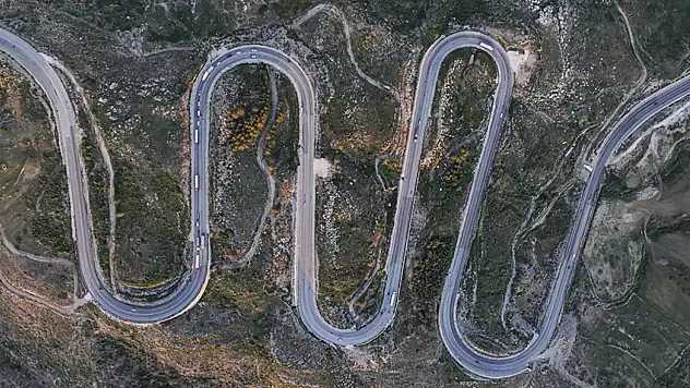 Konya'yı Akdeniz'e bağlayan Demirkapı Tüneli ve kıvrımlı yol havadan görüntülendi