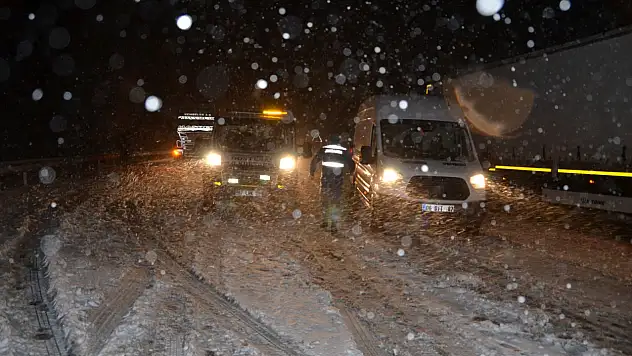 Konya'yı denize bağlayan yol beyaza büründü