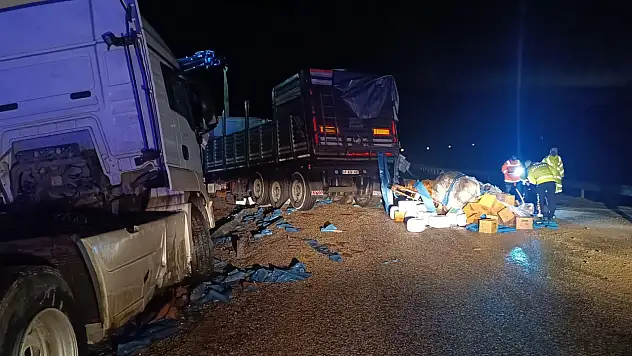 Konya yolunda felaketin eşiğinden dönüldü: TIR devrildi!
